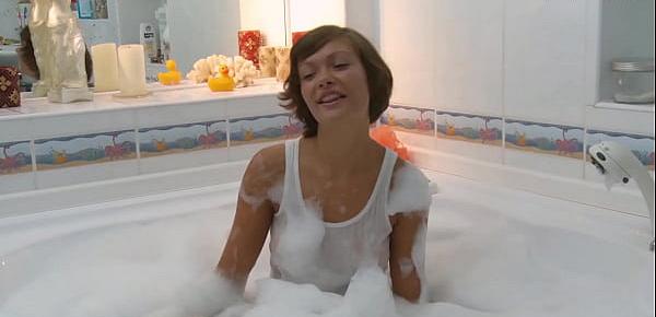  Watch her orgasm in the bathtub Sima Zasadilo